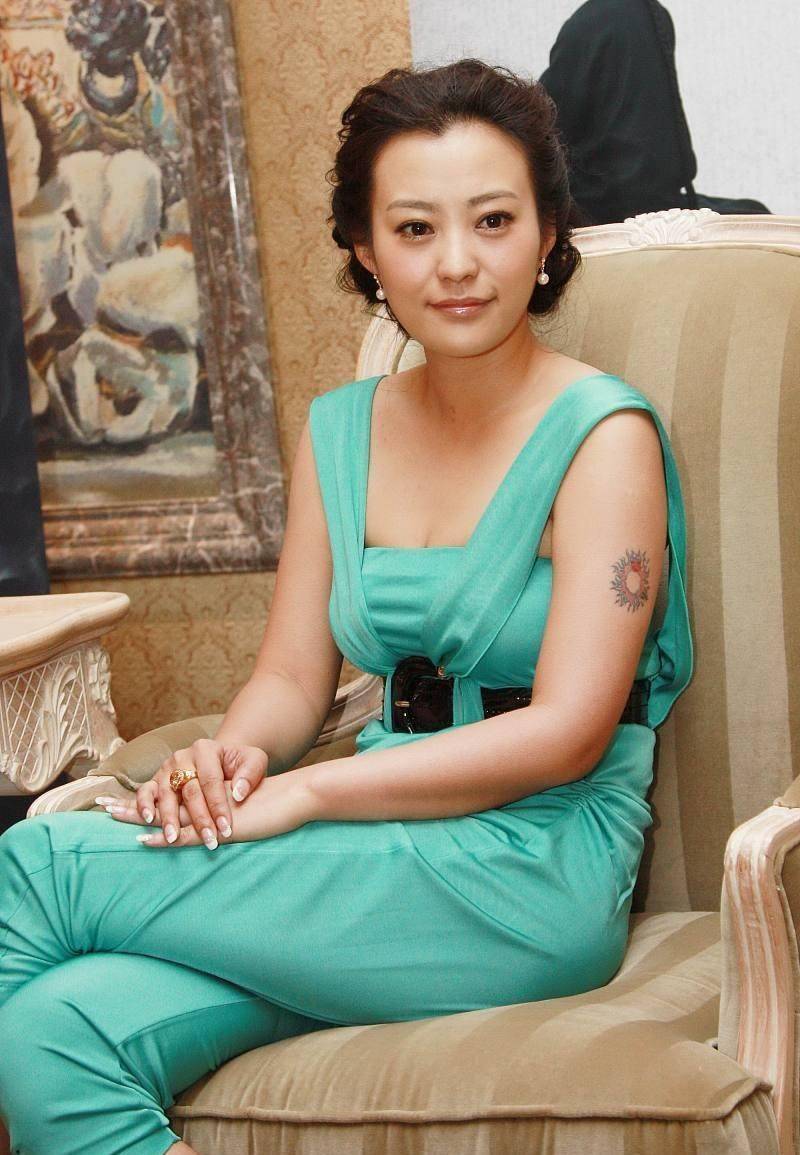 随着年龄的增长,郝蕾的才艺并未止步于此,她持续地磨练和发展自己的