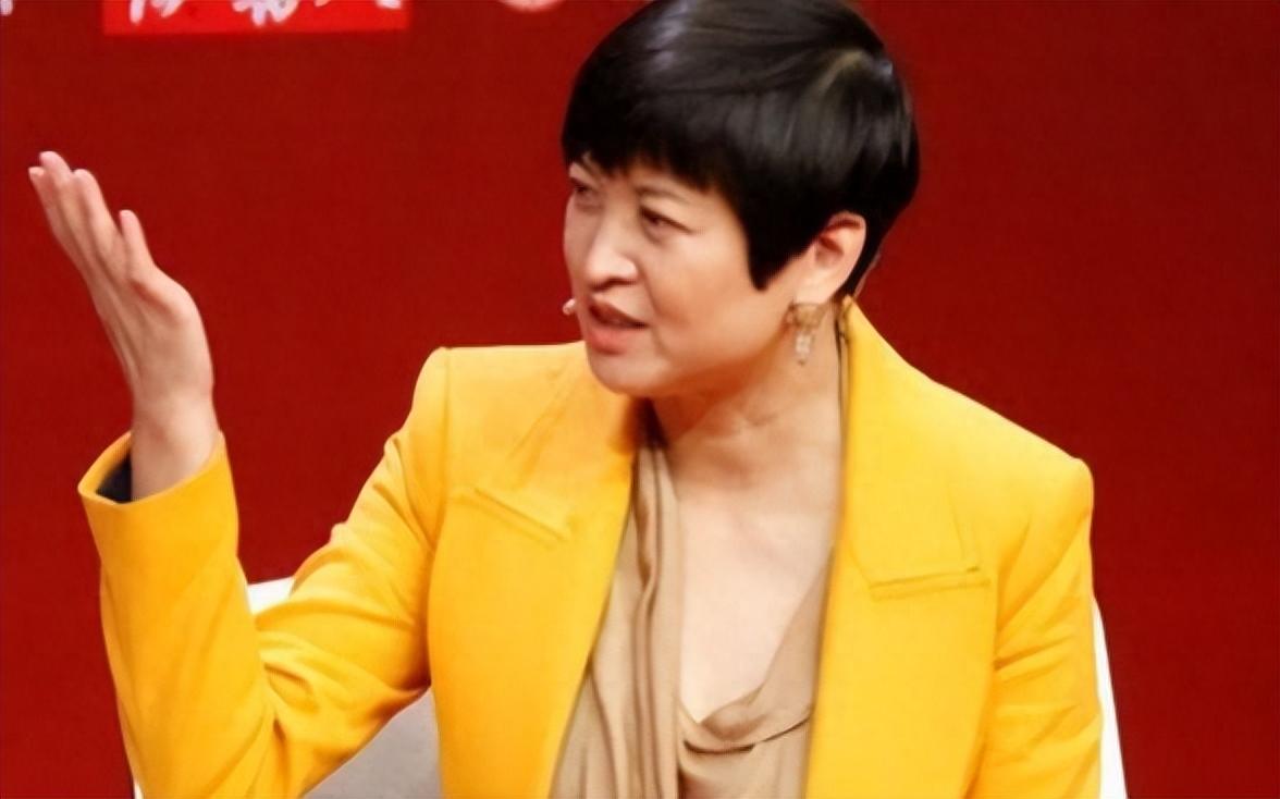 回顾现代女汉奸袁莉帮美媒造谣诋毁中国如今在中外都成跳梁小丑