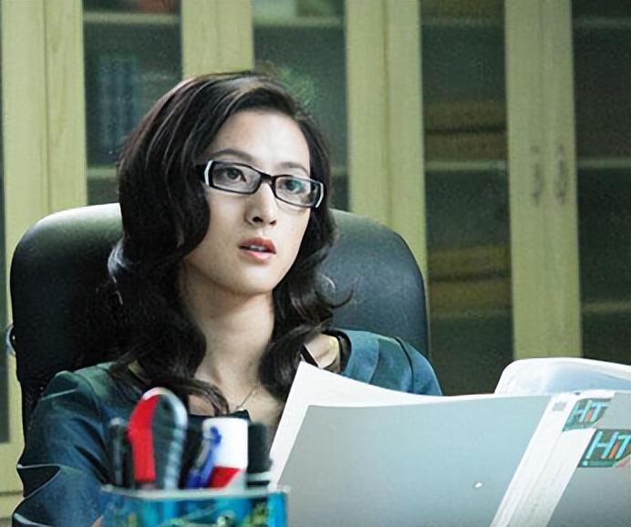 回顾隋俊波错过靳东被催婚34岁嫁导演成名后给全家买房