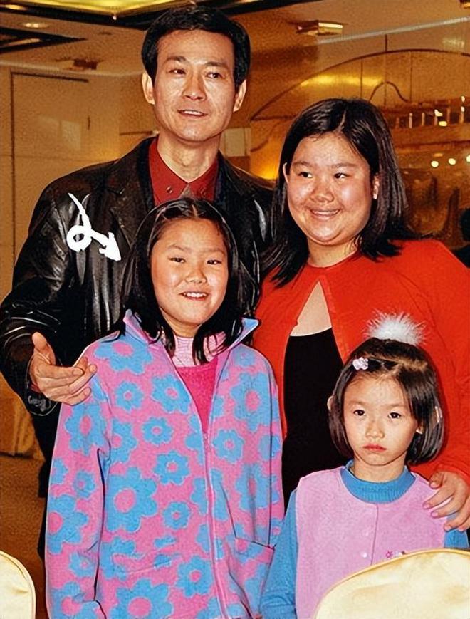 回顾沈殿霞之女郑欣宜我早逝的母亲我再婚的父亲读懂泪满流