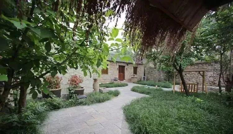 曲阜市尼山镇西官村"七间民宿","一房一文化,一院一主题",分为"老铁