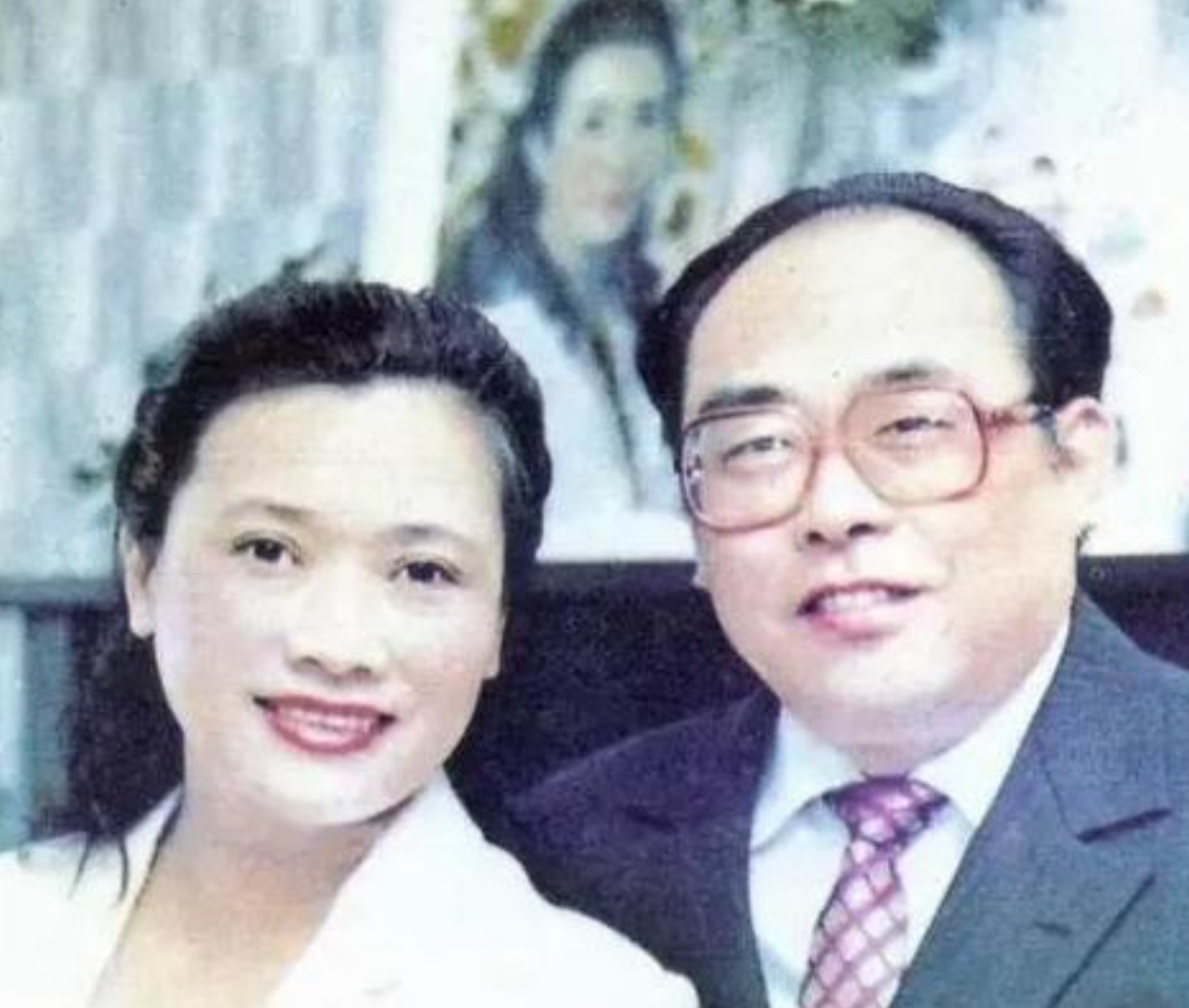 回顾朱逢博30岁闪婚恩师施鸿鄂爱人离世14年后她坚持让人泪目