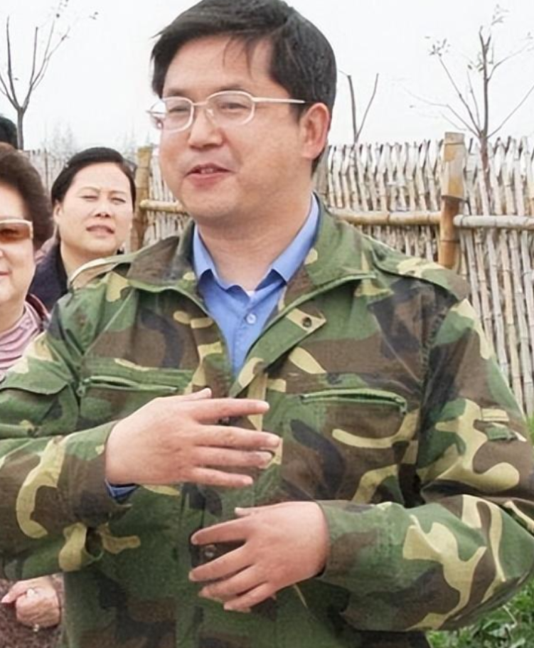 回顾越剧演员单仰萍浙江桐庐的越剧名家丈夫被判刑后她现状如何