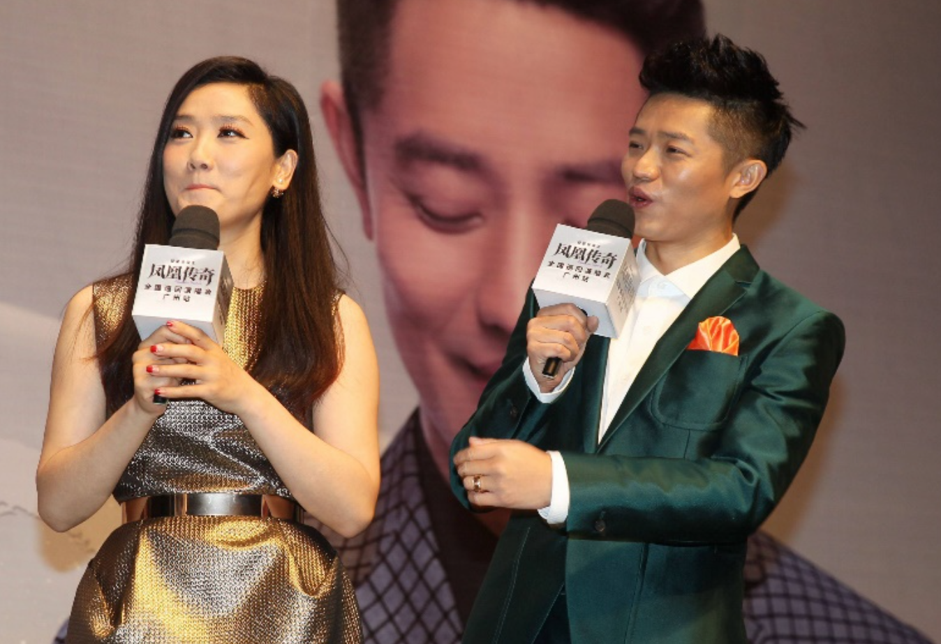 回顾凤凰传奇出道至今坚持五五分账人间清醒打了多少组合的脸