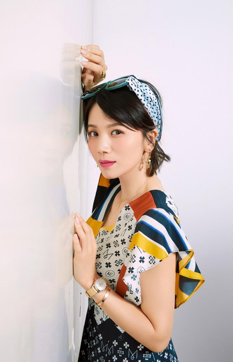 回顾曹曦文离婚后成单亲妈妈独自带女儿为孩子牺牲事业不后悔