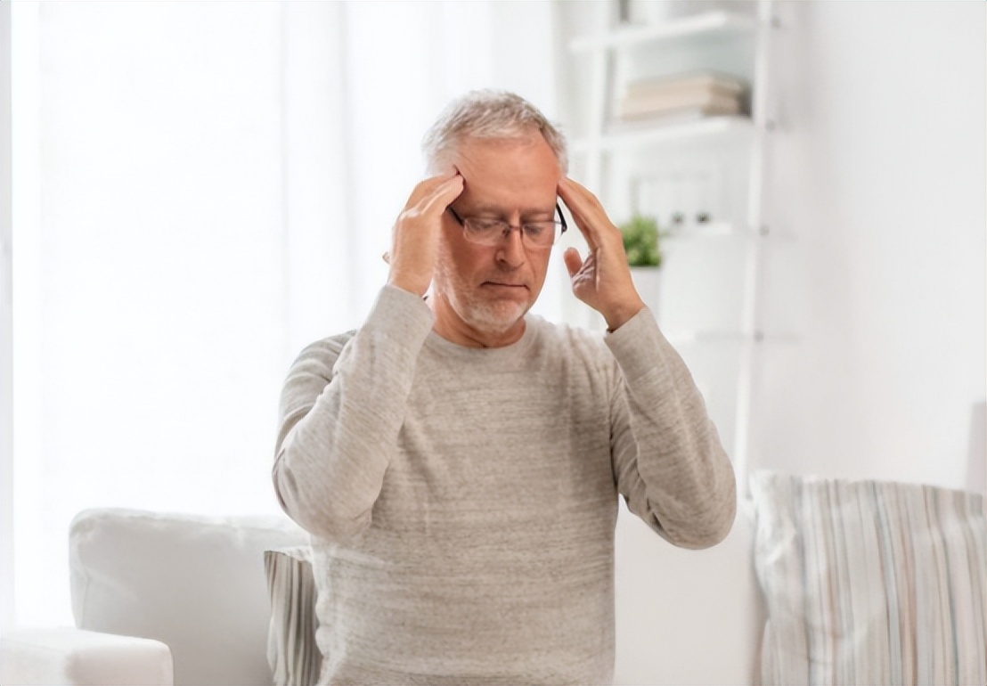 老人出现脑萎缩怎么办?提醒:科学使用3种药物,改善大脑代谢