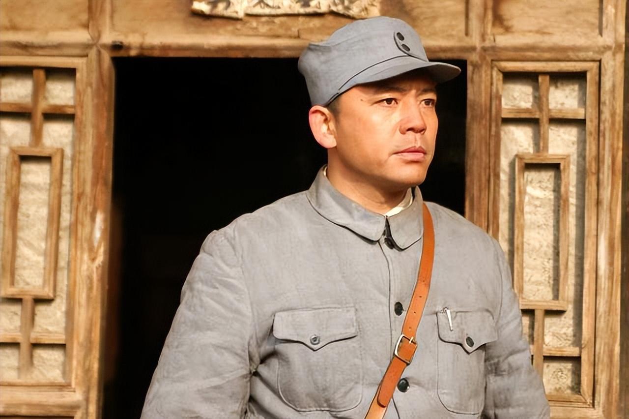 回顾演员何政军我这辈子最正确的决定就是娶了一个平凡的妻子