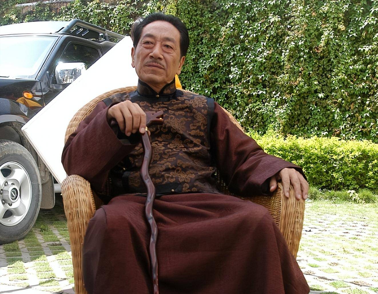 回顾王奎荣我这辈子正确的决定就是让小37岁的娇妻为我生儿子