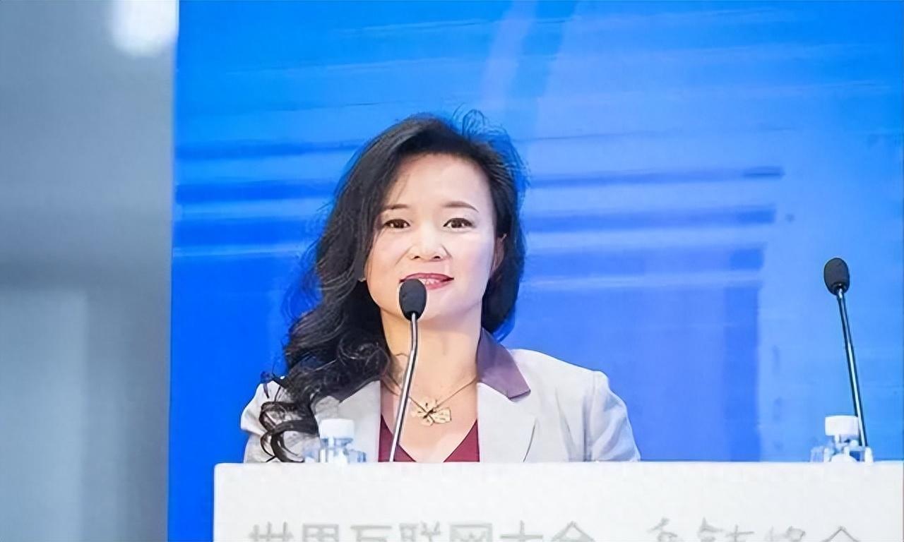 女主持人成蕾图片