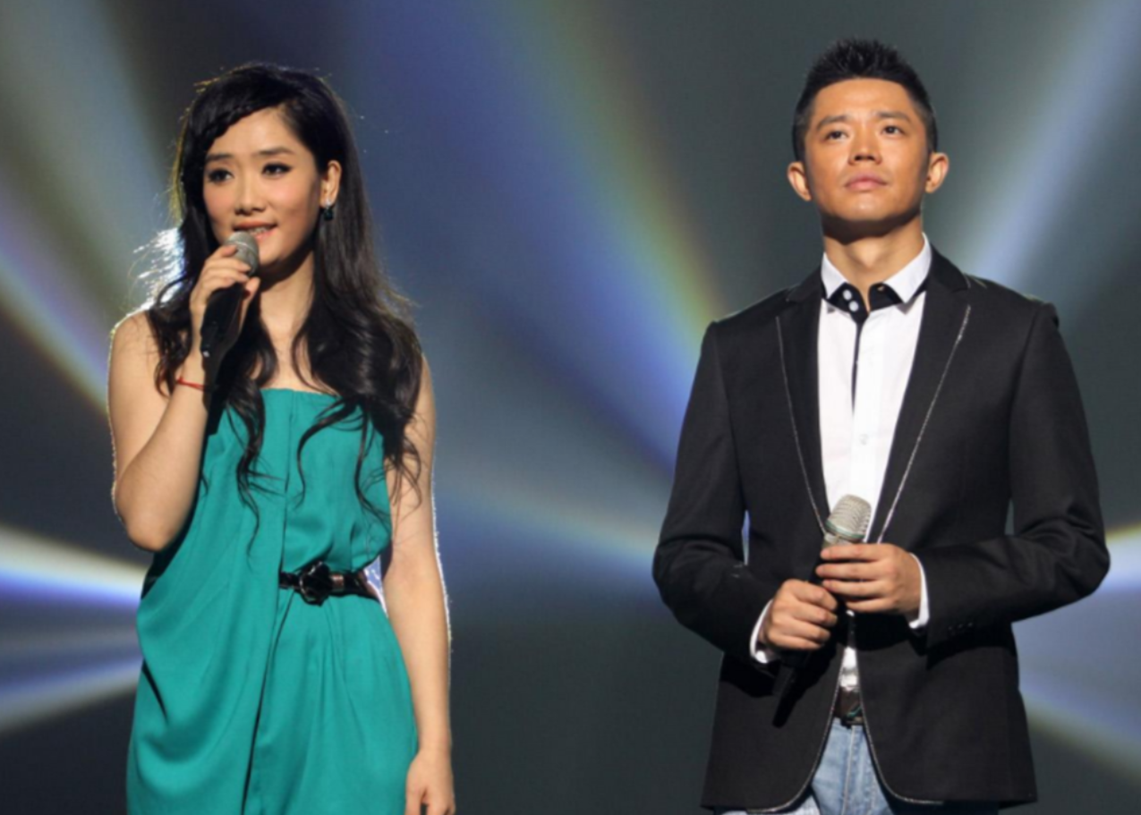 回顾凤凰传奇出道至今坚持五五分账人间清醒打了多少组合的脸