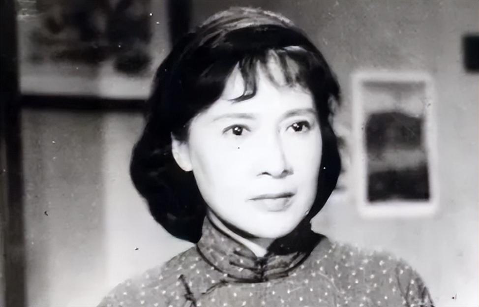 回顾演员秦怡一代人的女神命运曲折离奇100岁终能安享晚年