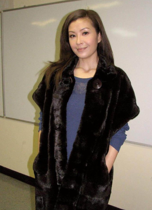 回顾伍咏薇:结婚13天丈夫去世,21岁成寡妇,30嫁富豪成人生赢家