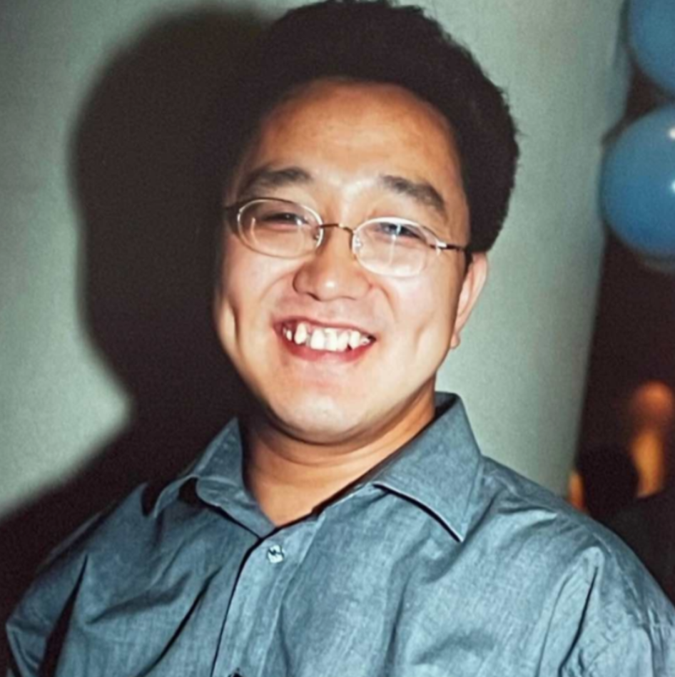 回顾句号2婚娶小11岁丫蛋47岁喜得一女今事业有成家庭幸福