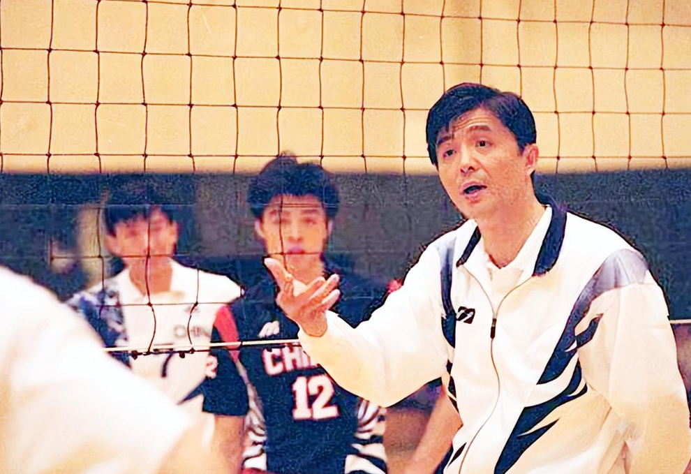 除了拥有优越的身高优势,他的身体协调性也不错,在赛场上十分灵活.