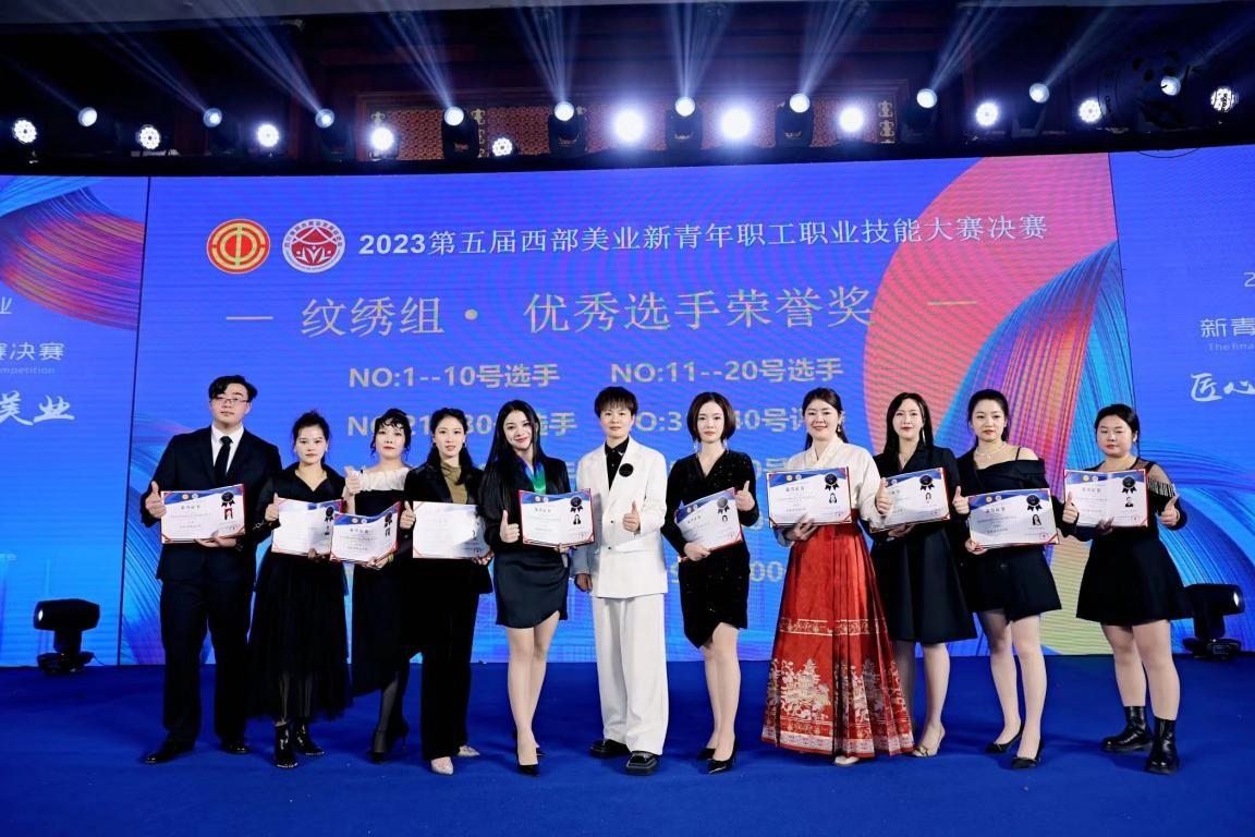 大赛照片,获奖照片:作品图:形象照:罗朝燕,资深纹绣师,打造过上万名