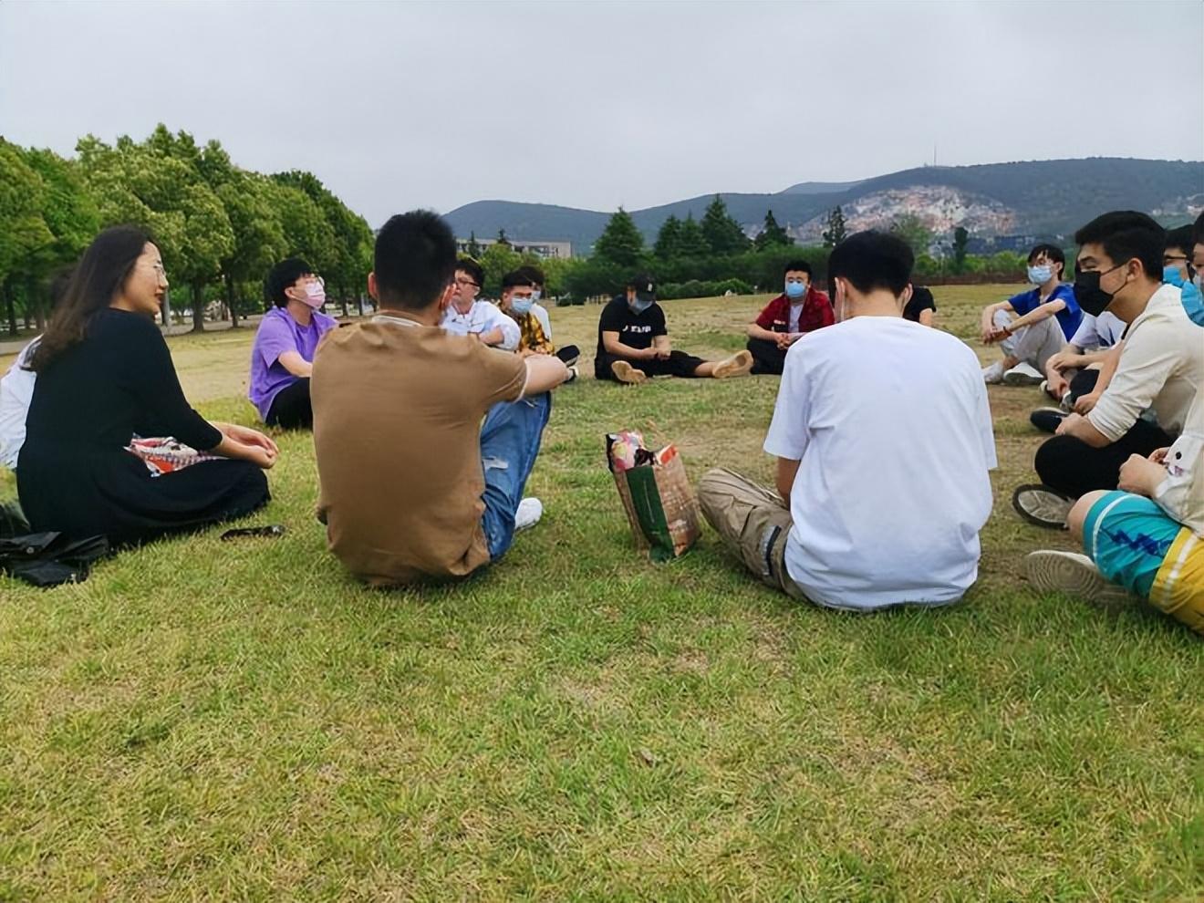 人民日报痛批大学生你不失业天理难容再挥霍青春这辈子就完了