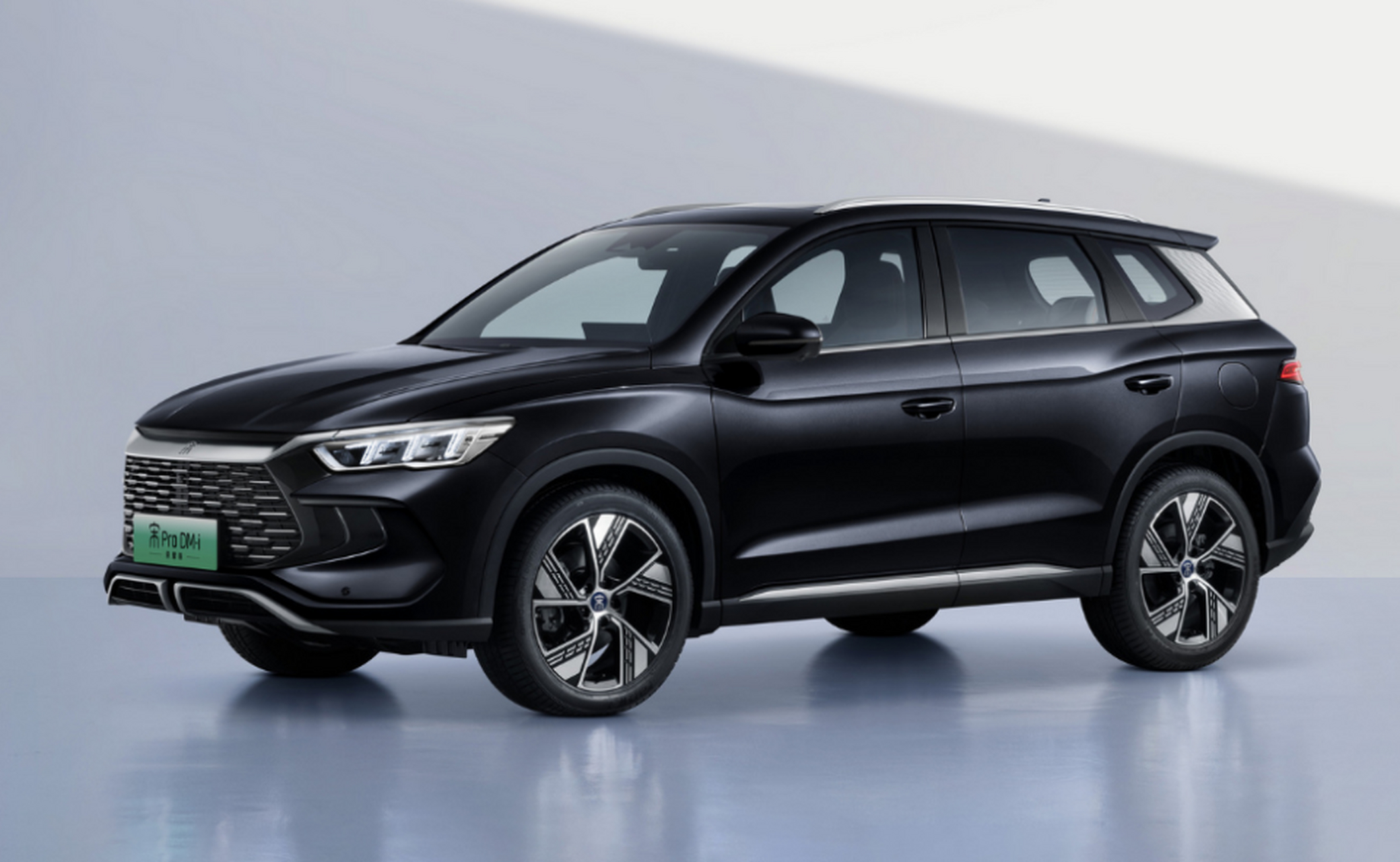 比亚迪宋prodm-i荣耀版电动suv,时尚霸气外观,dm-i混动系统,纯电续航