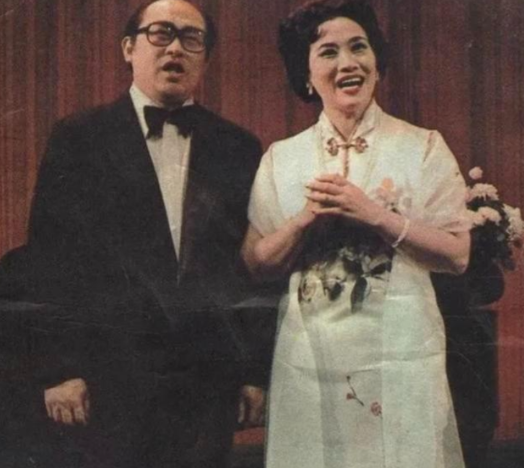 回顾朱逢博30岁闪婚恩师施鸿鄂爱人离世14年后她坚持让人泪目