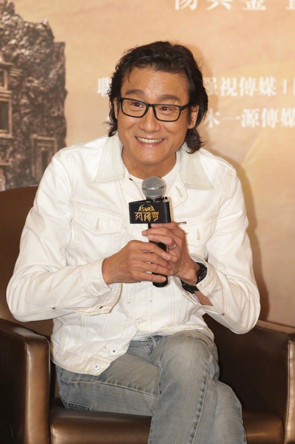 回顾演员梁家辉我这辈子最正确的决定就是娶了一个平凡的妻子