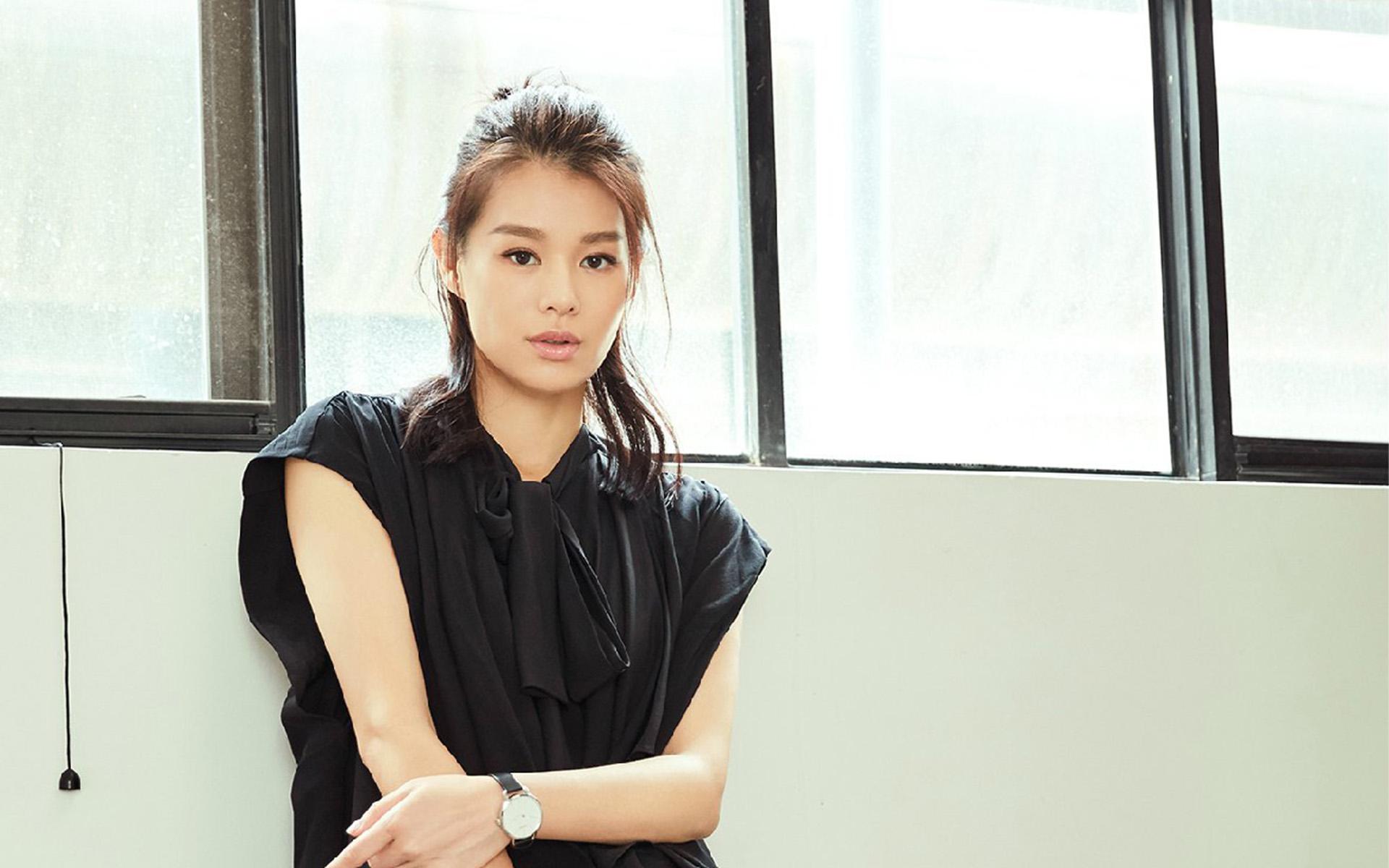 回顾演员胡杏儿我这辈子正确的决定就是为普通丈夫生三个儿子