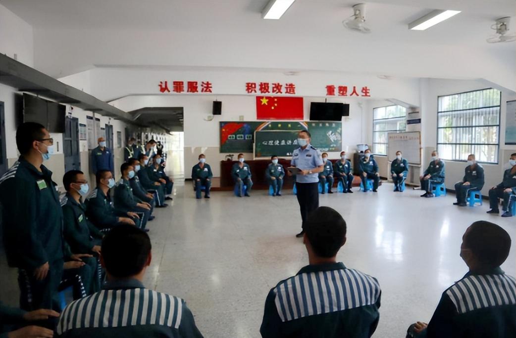 18年天津抓获的黑老大四哥一生混黑道无期出狱又成黑老大