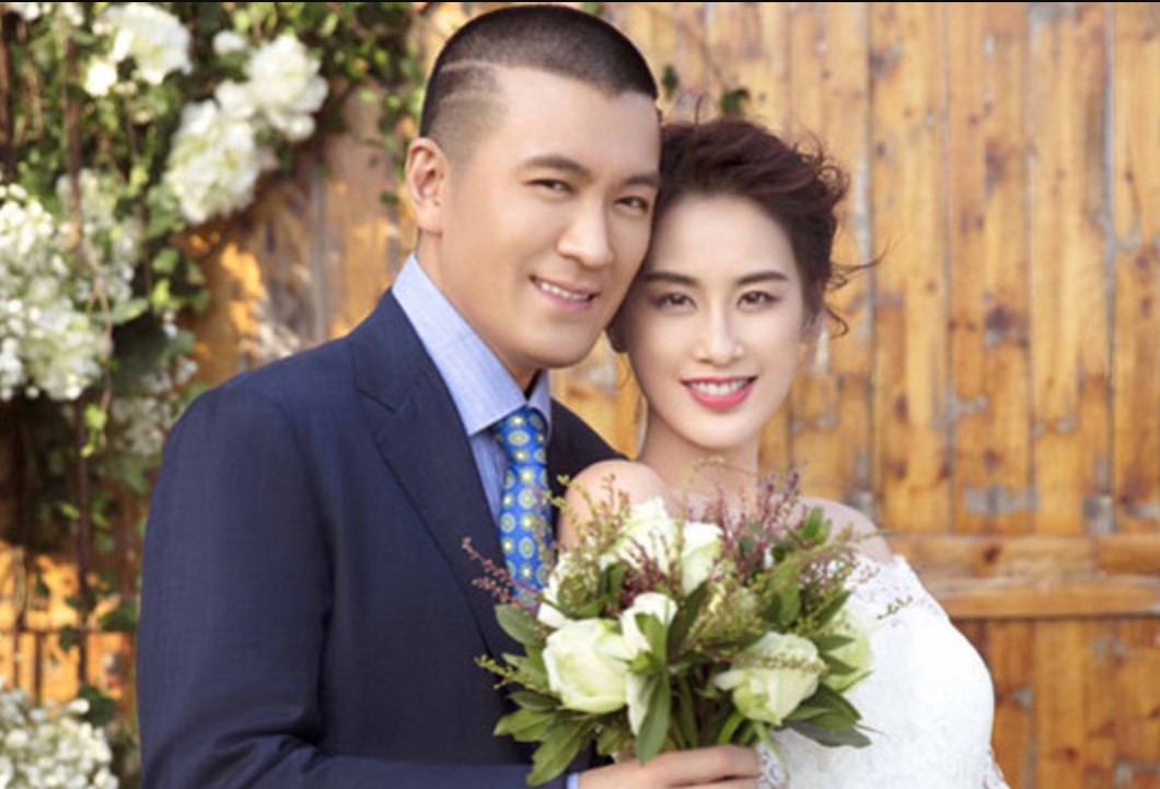 在网友们印象中,相对于安迪这个被奶奶带大的大儿子,黄圣依夫妇似乎更