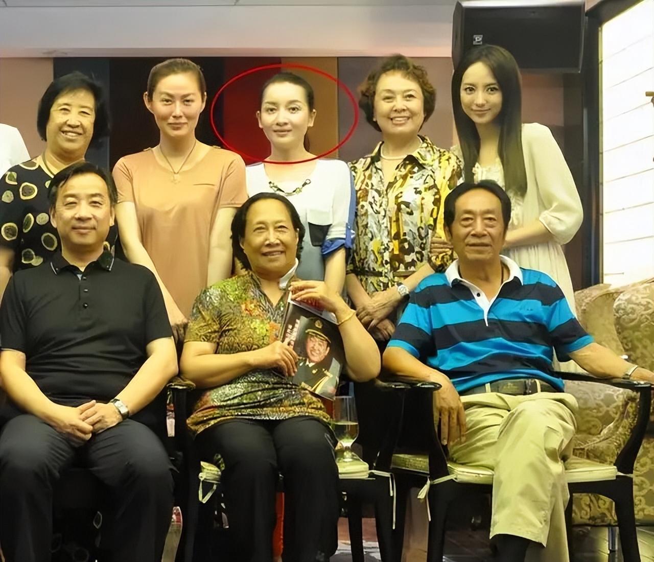 回顾王奎荣我这辈子正确的决定就是让小37岁的娇妻为我生儿子