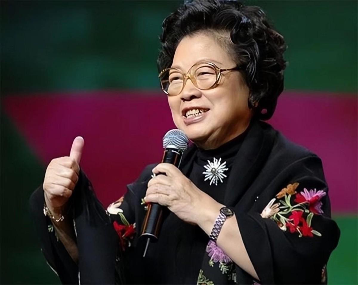 她是我国著名的女高音歌唱家,从她脸上被岁月留下的折痕中不难看出她