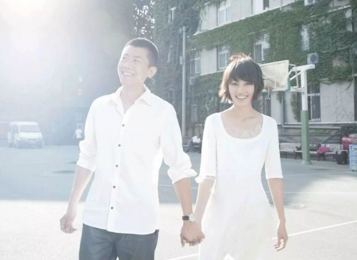 回顾演员夏雨娶师妹袁泉婚后生一女妻子用爱化解我与父母矛盾