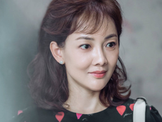 回顾演员牛莉嫁梦中情人恩爱25年婚后生一女幸福美满