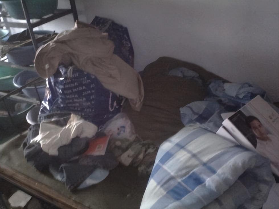 湘潭大学考虑到魏永康年级尚小,便给他安排了一间单独宿舍,曾学梅也