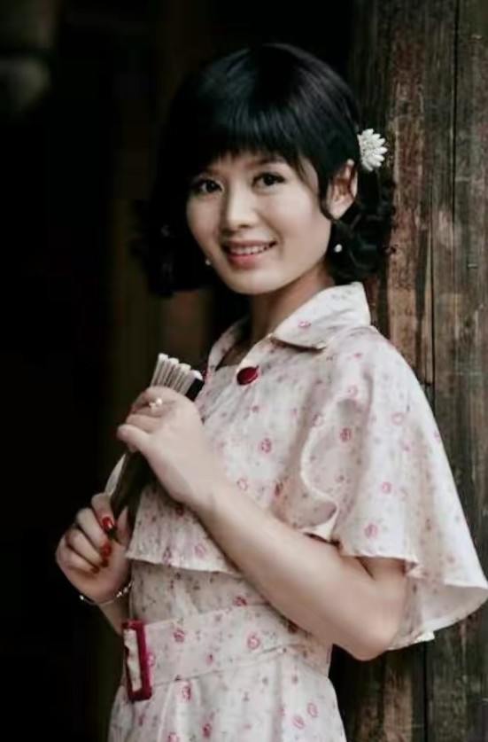 回顾程愫花21年捧红丈夫被抛弃她的报复成傅程鹏迈不出的坎