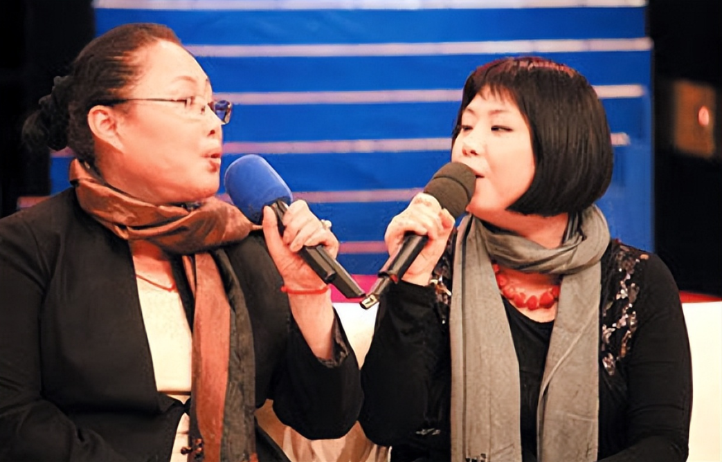 回顾斯琴高娃30年婚姻催人泪下老伴离世后她的坚持让人泪目