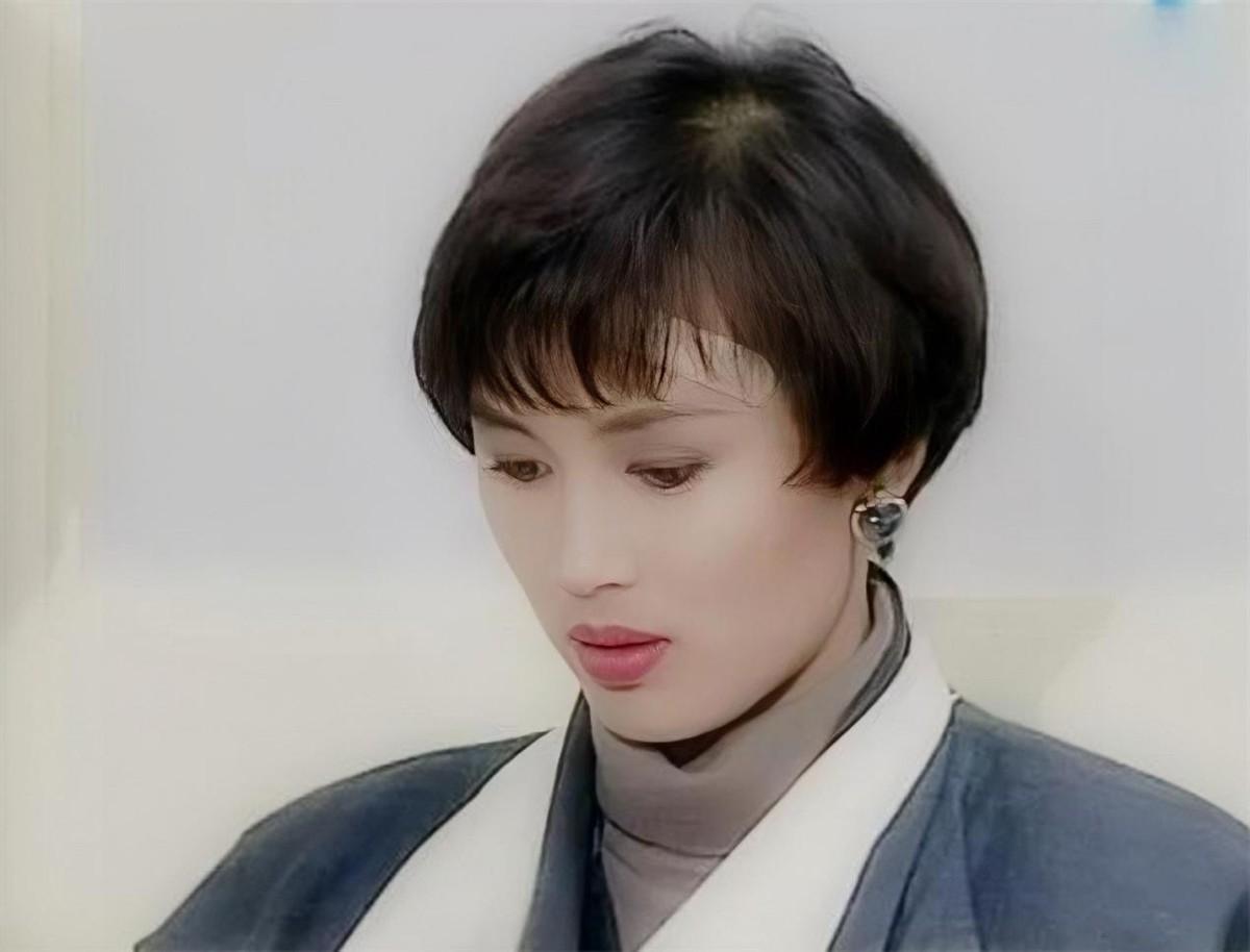 回顾陈秀雯被老公败光家产不离婚还和妹妹断交逼得儿子自闭