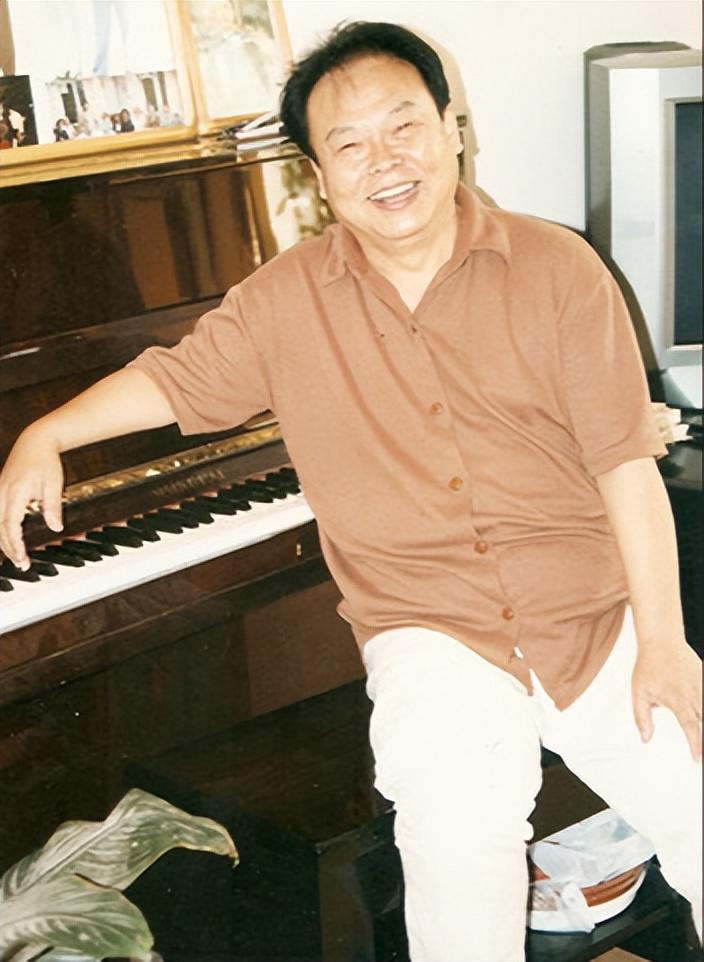 回顾柳石明他是郭兰英的绿叶一生无儿无女与同事成后天亲人