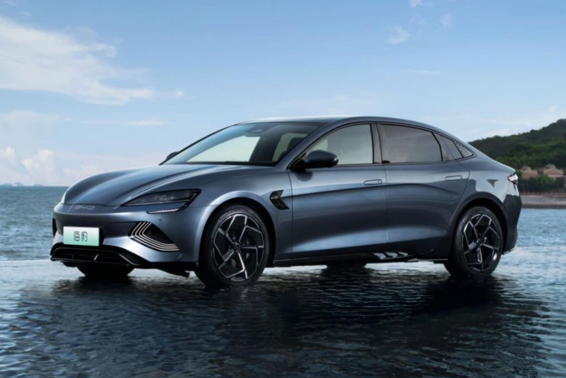 特斯拉和比亚迪的电池多年后仍能保持卓越性能,衰减在合理范围内且