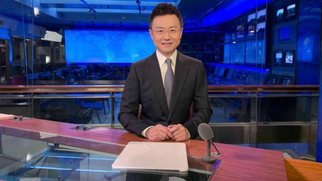 回顾主持人春妮坚持丁克二婚嫁给刚强如今一家三口幸福甜蜜