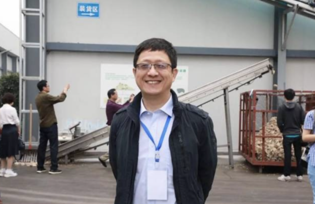 告别台里相处多年的同时和领导,将父母的生活安顿好.