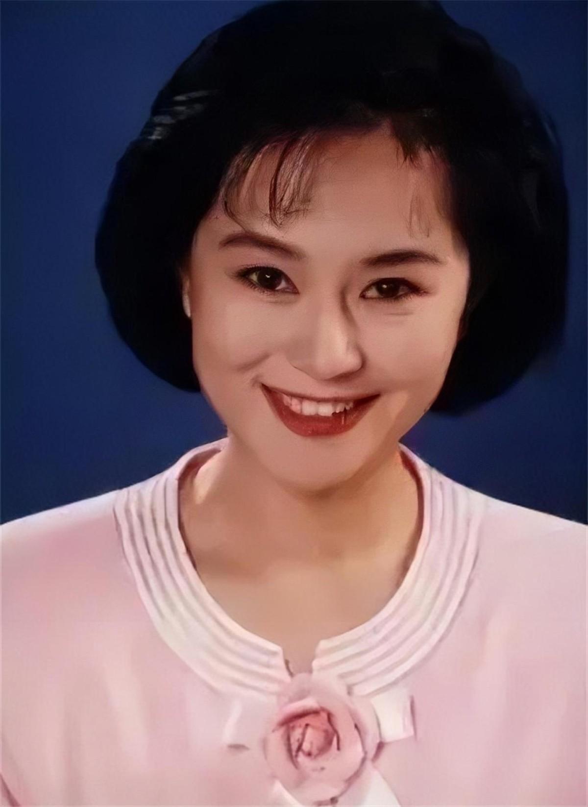 回顾鞠萍再婚中找到幸福如今儿子成她骄傲