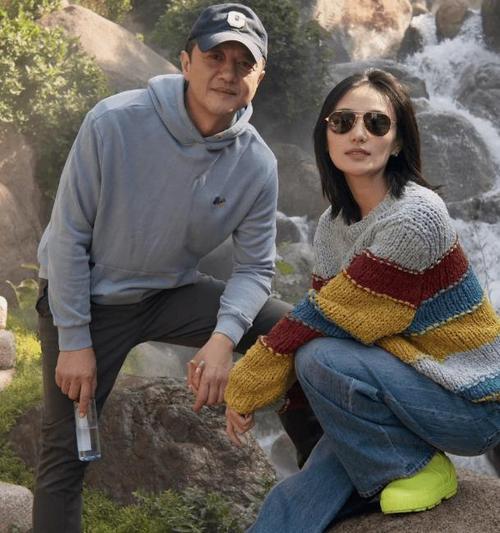 回顾李亚鹏老婆为女儿做粥用高端盘子装材料女儿长相惹争议