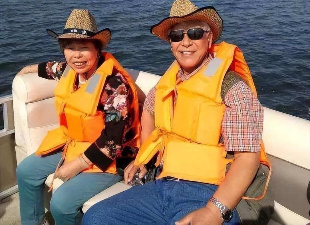 回顾演员张洪杰事业和婚姻都很坎坷退休后给儿子女儿买房