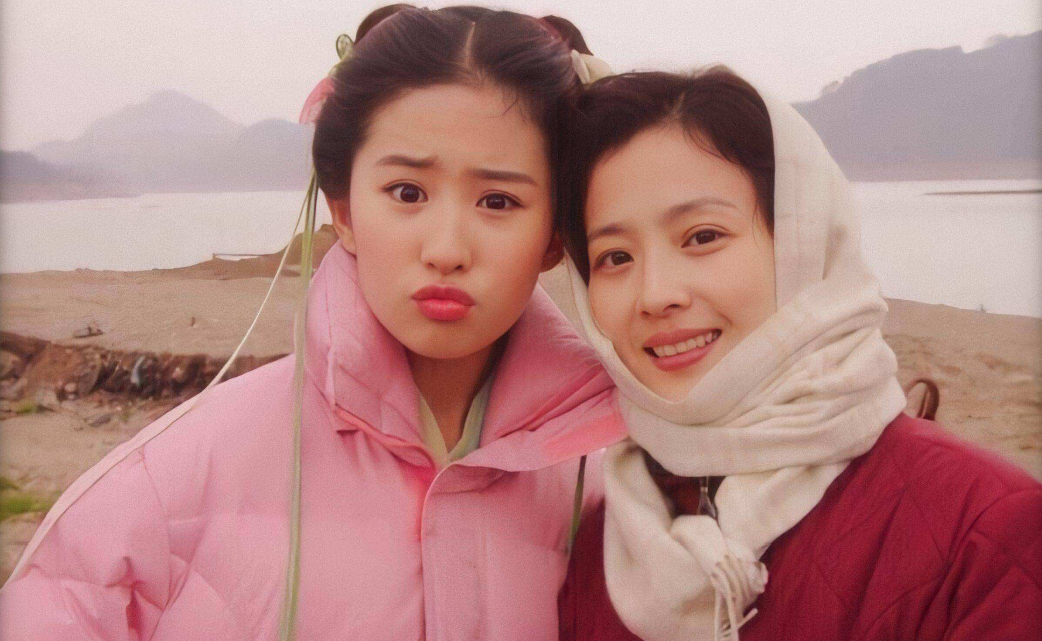 回顾刘亦菲妈妈刘晓莉两婚两离至今单身女儿是她的骄傲与依靠