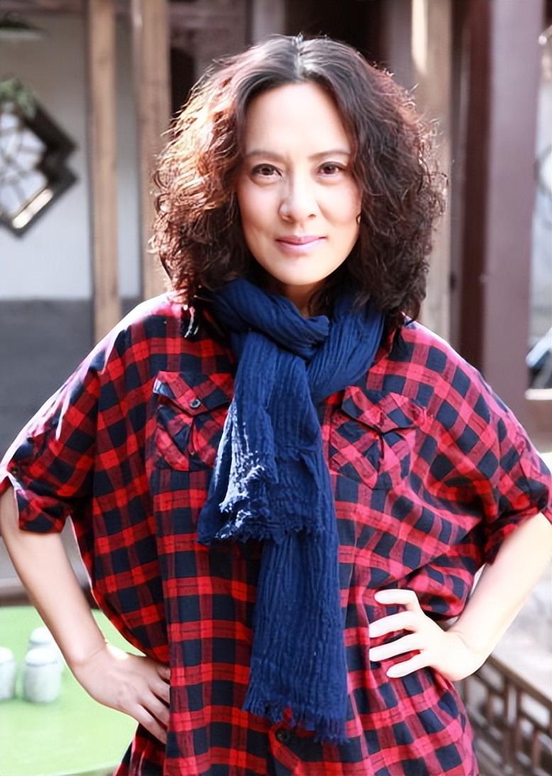 回顾演员李萍带一女嫁二婚张谦丈夫去世后她的选择让人动容