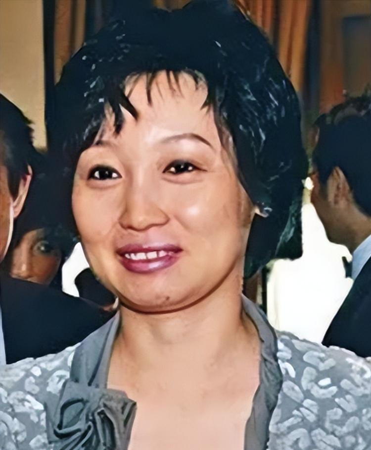 回顾施幼珍近况身体好能说话接受钟睒睒的慰问要宗馥莉陪伴