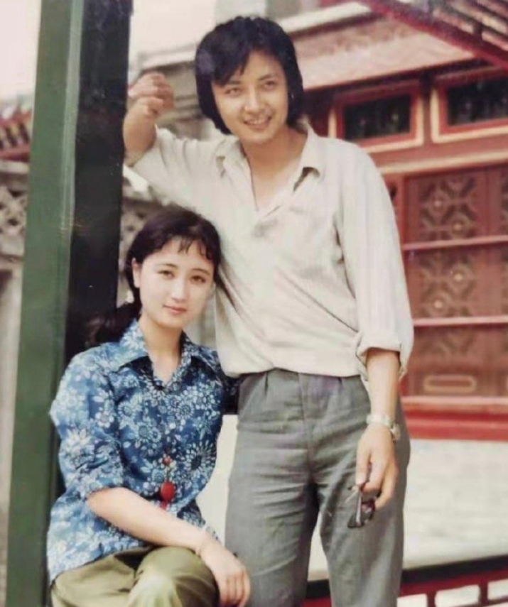 回顾侯长荣与妻子红楼相遇结婚37年生一女生活幸福美满