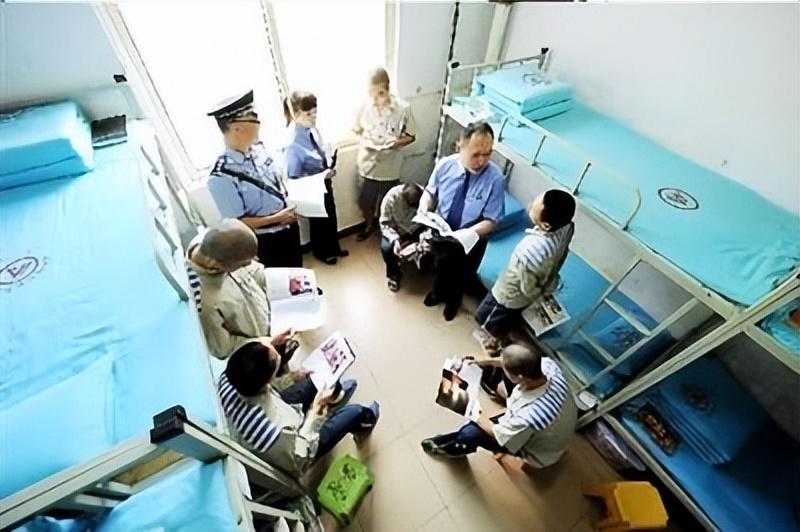 18年天津抓获的黑老大四哥一生混黑道无期出狱又成黑老大