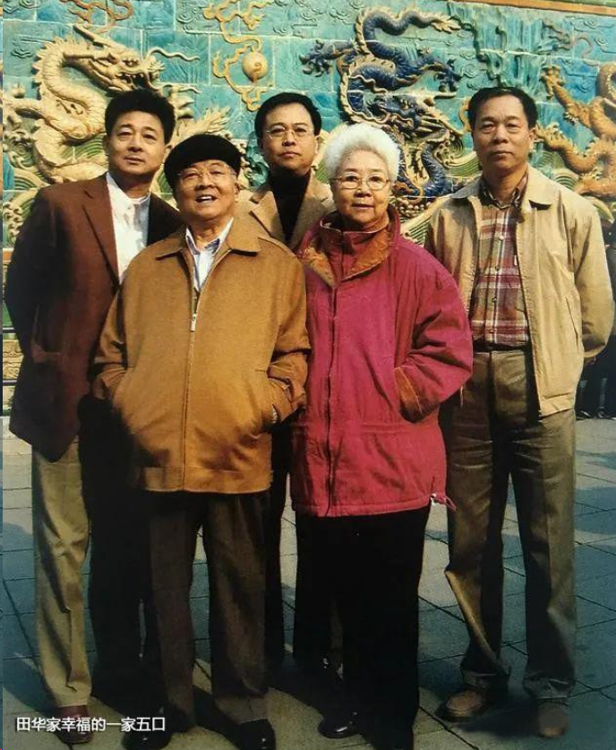 回顾艺术家田华与平凡丈夫72年婚姻背后有泪晚年带着遗憾生活