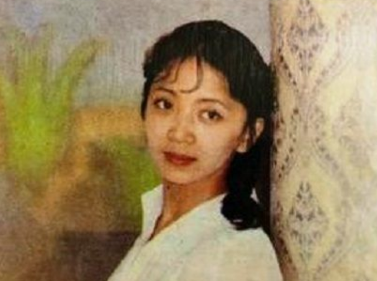 回顾李默暗恋周润发怀孕遭家暴离婚买房被闺蜜骗走上千万