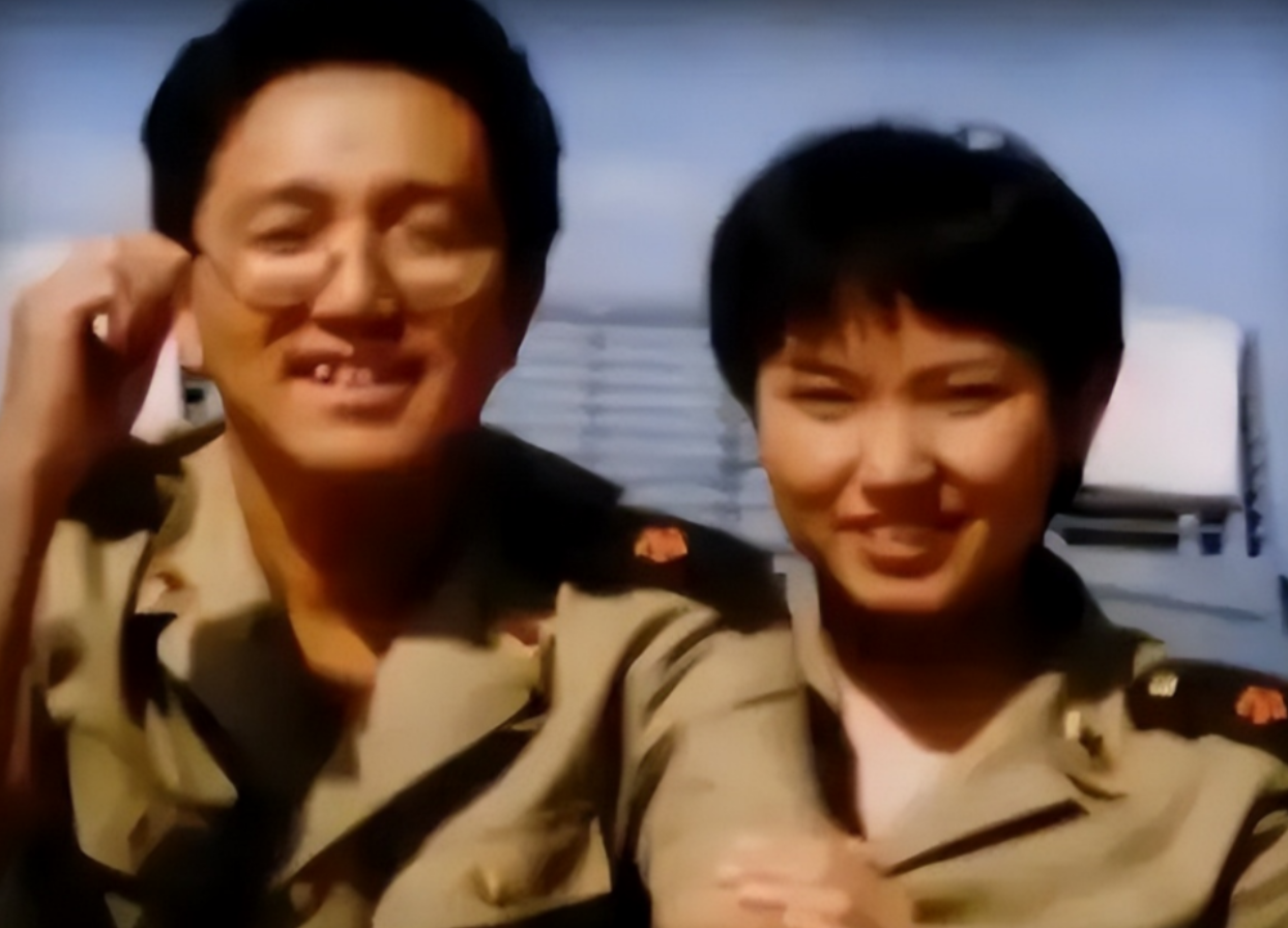 年轻的时候,句号曾有过一段婚姻,前妻是一个单位的同事,婚后两人有一