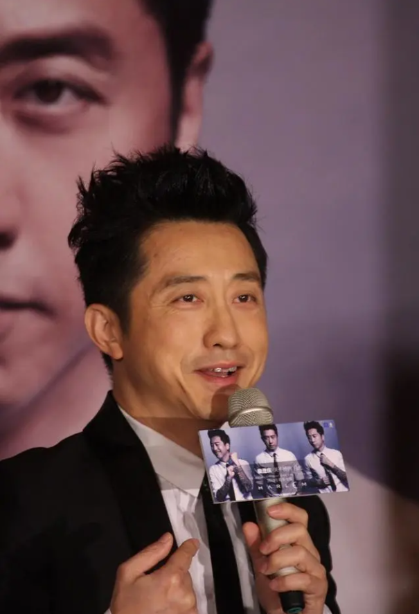 回顾庾澄庆儿子是歌手如今62岁的我不敢老去还要照顾老母亲